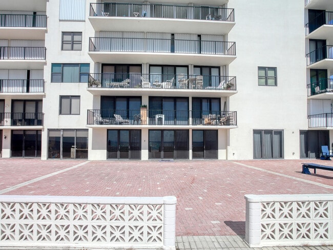 Foto del edificio - 3456 S Ocean Blvd