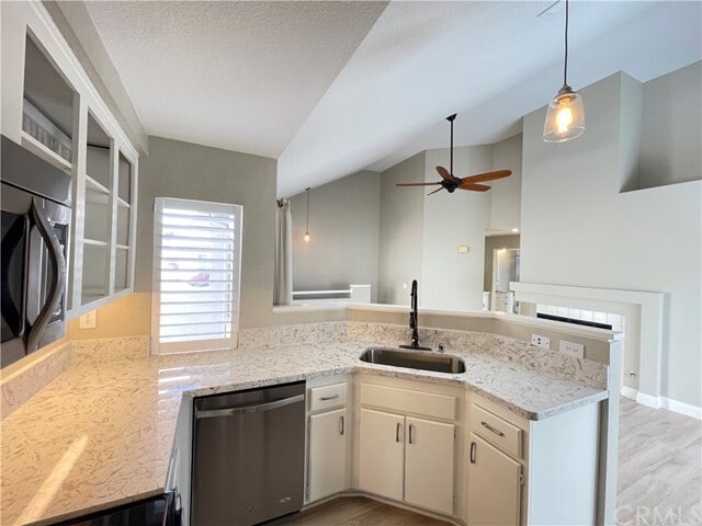 Building Photo - 8 Clearwater Ct