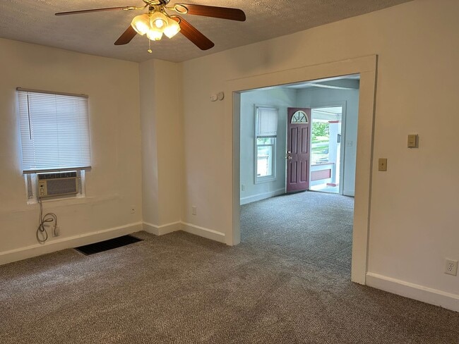 Foto del edificio - 2497-2499-2499 Adams Ave