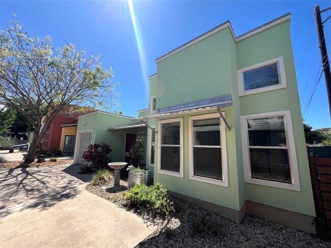 Building Photo - 3802 Byron Dr