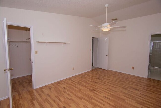 Building Photo - ADORABLE 2/2 CONDO WITH PRIVATE FENCED YARD — GREAT WINTER PARK LOCATION!