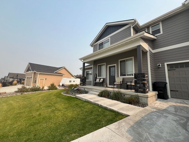 Building Photo - 4 Bed/2.5 Bath Newly Built Single Family Home in Mountain View Meadows W/ Big attached Garage!