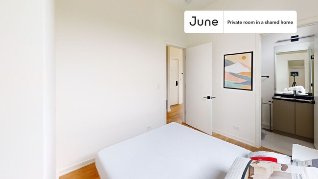 Foto del edificio - Private bedroom in 4 bed/3 bath Home