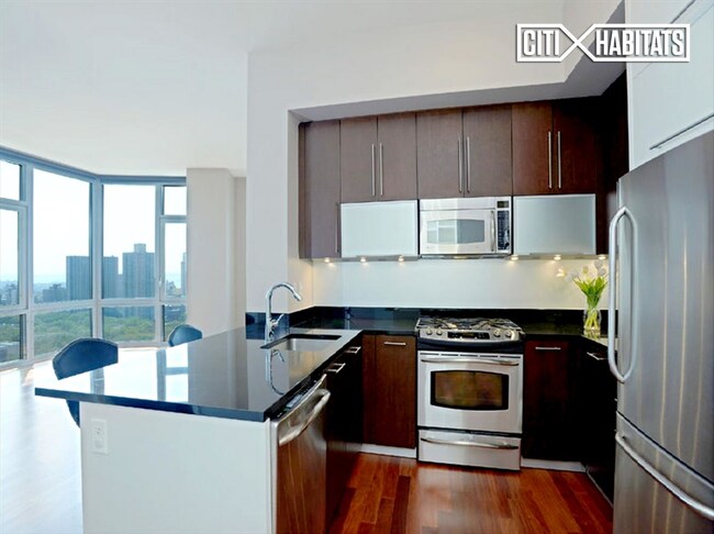 Foto del edificio - J Condominium