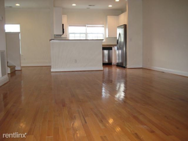 Foto principal - 2 br, 2.5 bath Townhome - 4102 Babbitt St