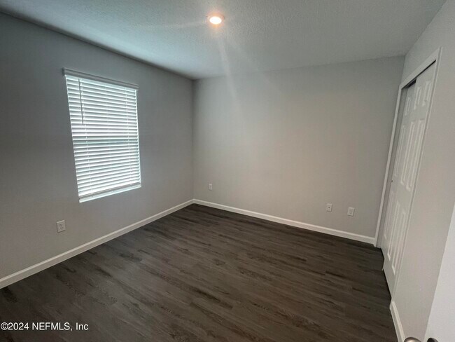 Building Photo - 3925 Peach Dr