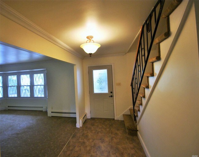 Building Photo - 14 Millbrook Dr