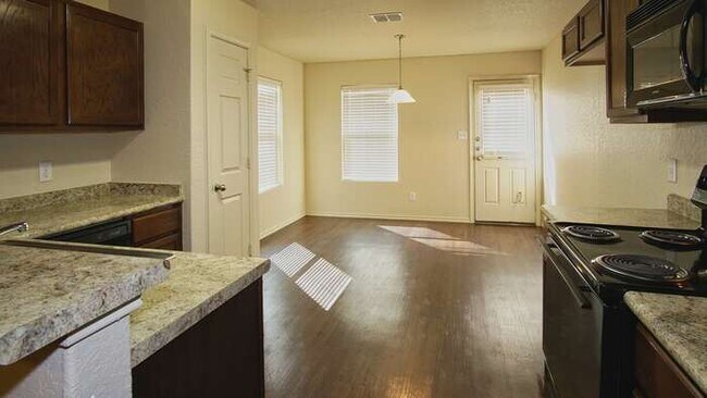 Building Photo - 727 Belle Watling