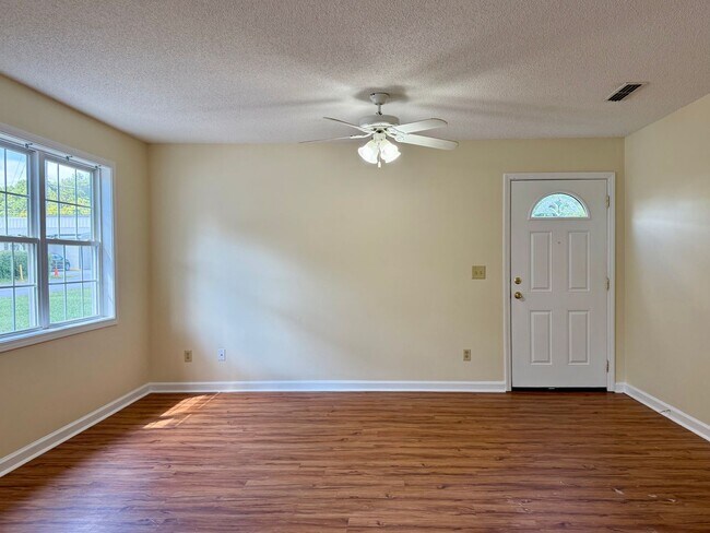Foto del edificio - 1108 Woods Rd NW