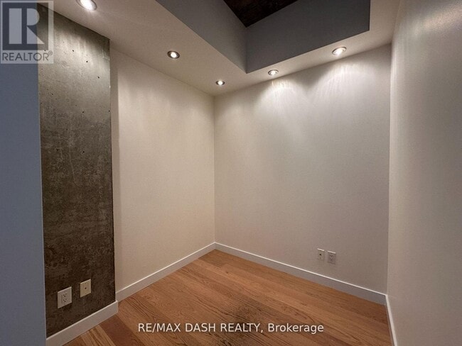 Building Photo - 169 John St