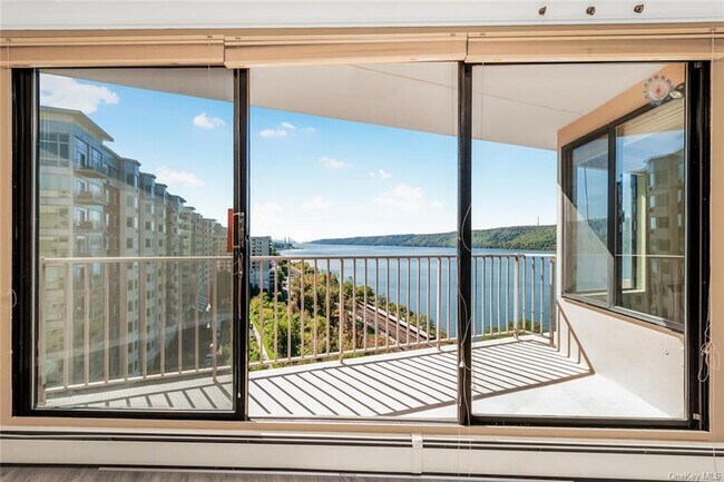 Foto del edificio - 1155 Warburton Ave