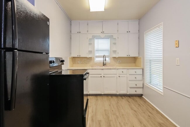 Building Photo - 724 Rocky Rdg