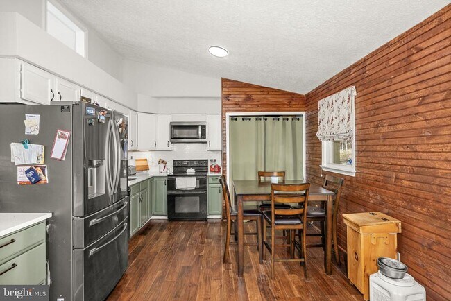 Foto del edificio - 13410 Wilderness Park Dr