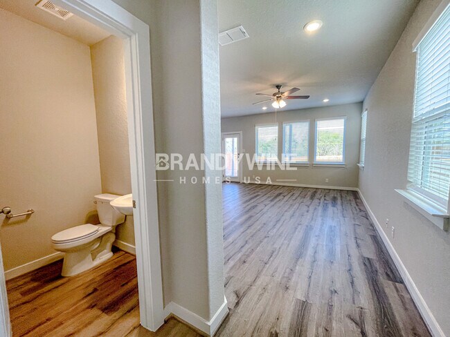 Foto del edificio - Begin the Year in Your Dream Home: Tour No...