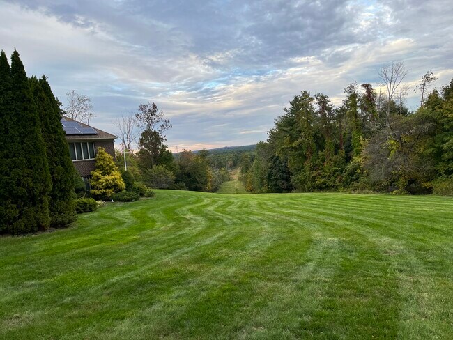 Building Photo - 62 Fiske Hill Rd