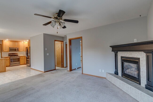 Foto del edificio - 4 bedroom, 3 bath Dog Friendly Home!