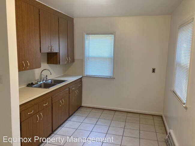 Building Photo - 3 br, 1 bath House - 22812 Oakwood Ave