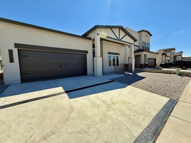 Foto del edificio - 15164 Ambition Ave