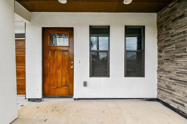Building Photo - 840 Linden St