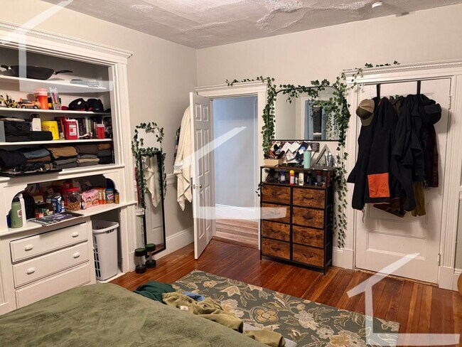 Foto del edificio - 9/1 Spacious 4BR with heat/hot water inc