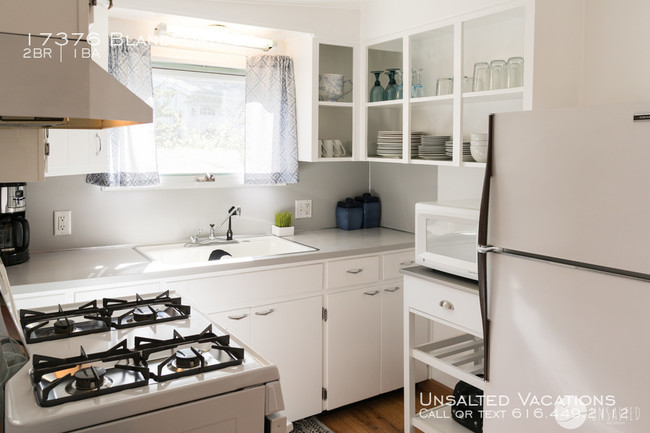 Foto del edificio - 17376 Blandford Ave
