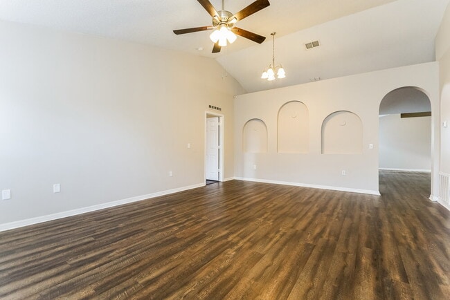 Building Photo - 813 Albi Ct