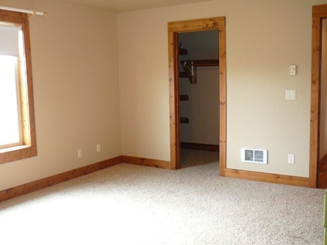 Foto del edificio - Charming Home with Open Floor Plan & Pet-F...