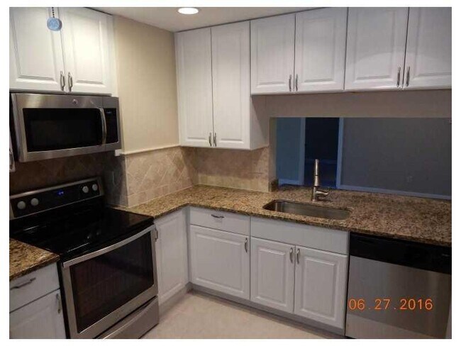 Foto del edificio - 3635 NW 94th Ave