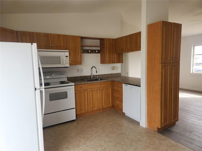 Building Photo - 1140 Queen Rd