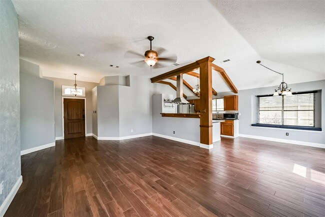 Foto del edificio - 8131 Split Oak Dr