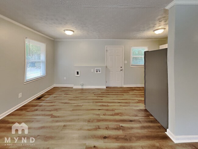 Building Photo - 401 Oak Dr