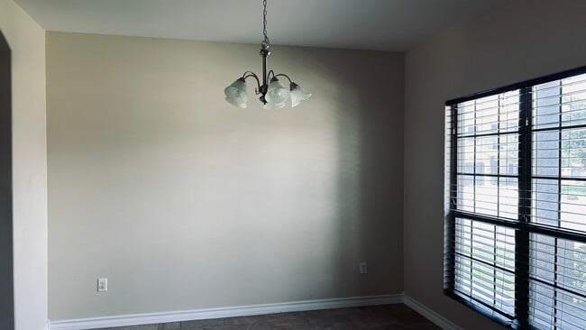 Building Photo - 332 Silverleaf Oak