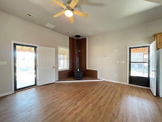 Foto del edificio - South Hill Home For Rent!!