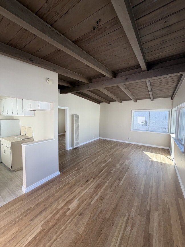 Foto del edificio - 221 Marine Ave