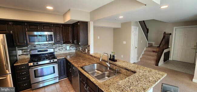 Building Photo - 12225 Fairfield House Dr