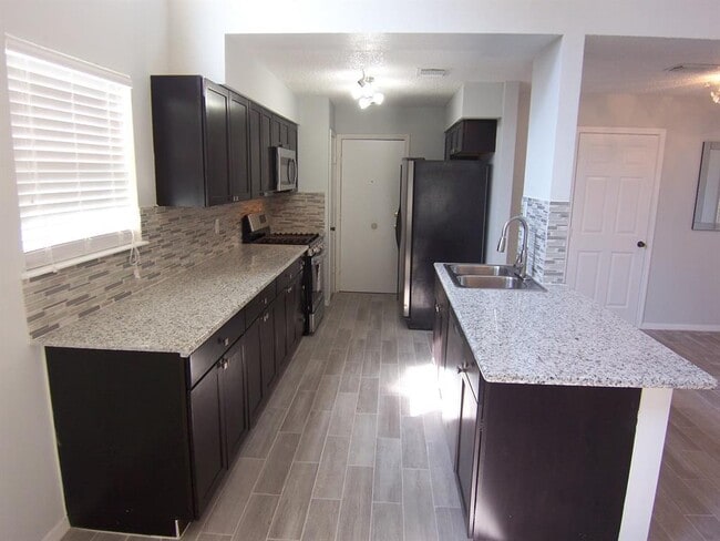 Building Photo - 1415 Grand Jct Dr