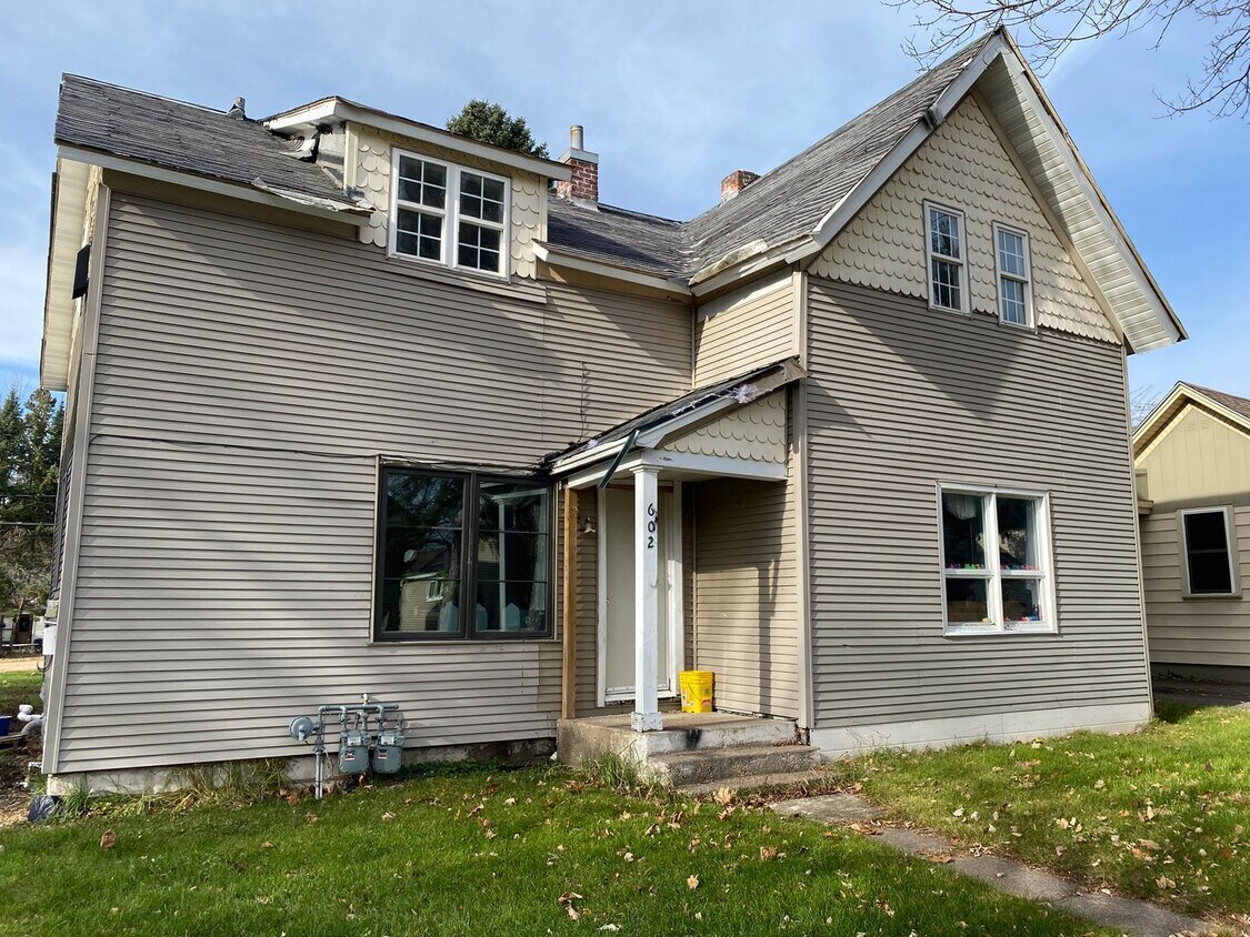 602 N Genesee St Unit Upper, Merrill, WI 54452 Room for Rent in Merrill, WI