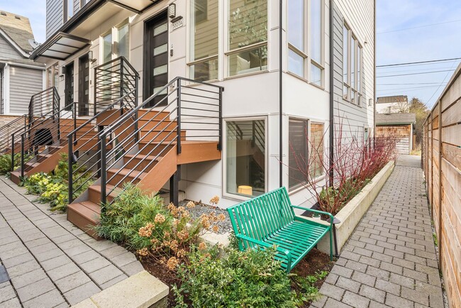 Foto del edificio - Brilliant Ballard Newer Townhome - 4 Bedro...