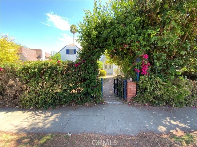 Building Photo - 122 E Linda Vista Ave