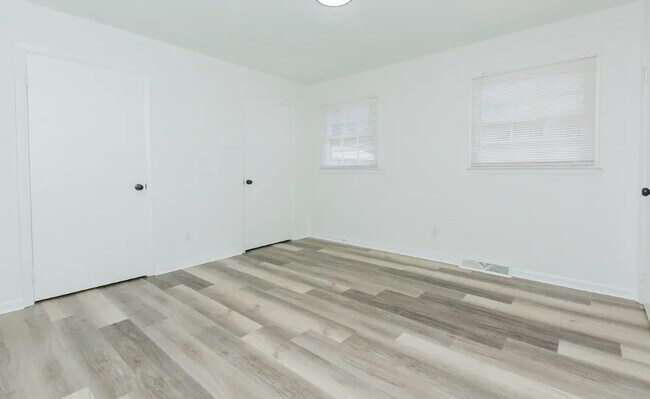 Foto del edificio - Room in Apartment on Greenbriar Rd