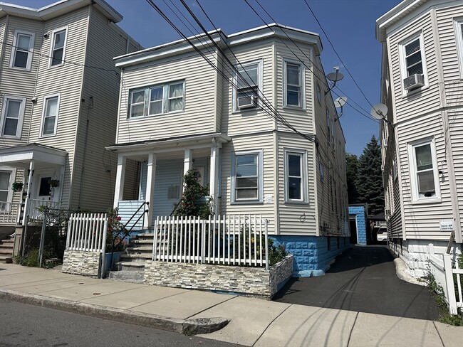 Building Photo - 80 Maverick St