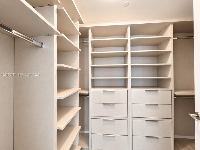 Foto del edificio - Northeast 7th Avenue, Miami, FL 33137 - 2 BR 2.5 BA condo