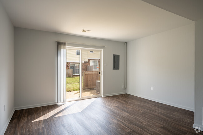 2BR, 1BA - 840SF - Living Room - Chester Townhomes