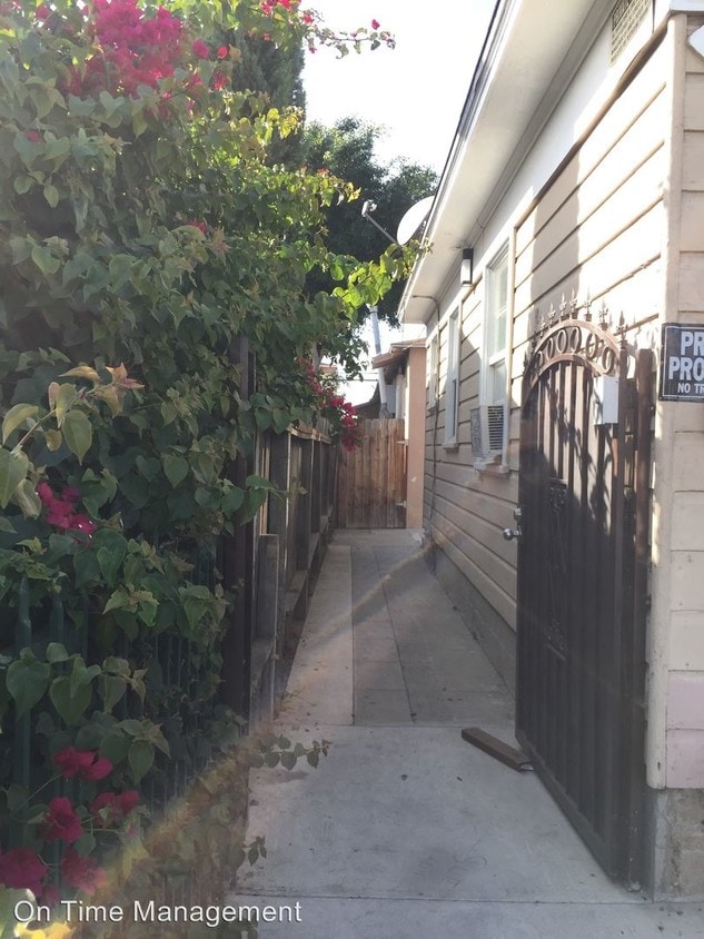 Primary Photo - 1351 Stanley Ave