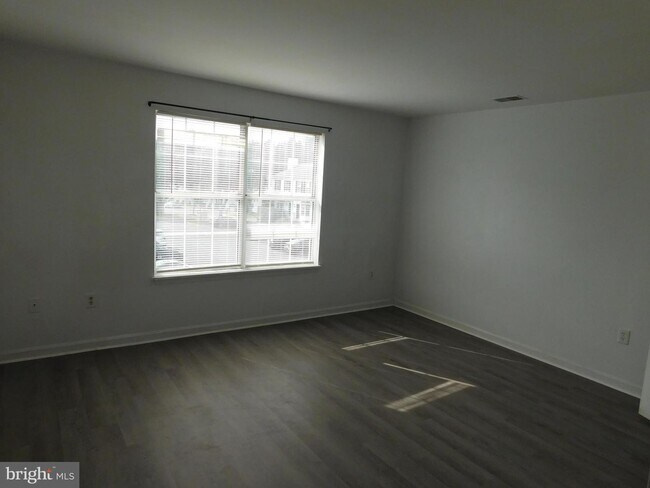 Foto del edificio - 300 Grosvenor Ln