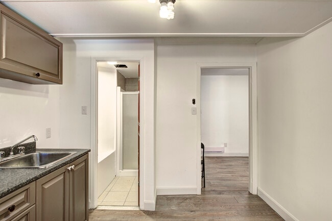 Building Photo - 5651 Boul Henri-Bourassa E