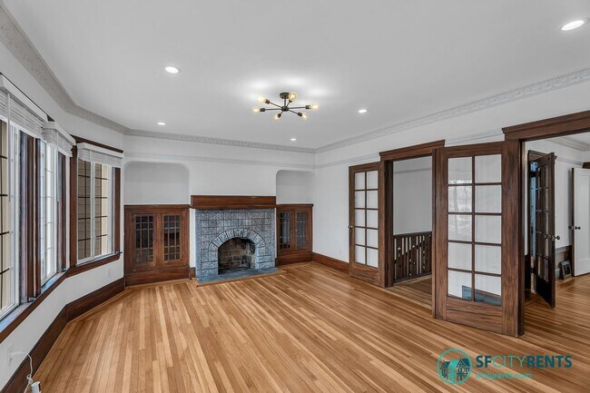 Foto del edificio - Richmond District: Newly Renovated Single Family Home w/ Smart Features & EV-Ready Garage