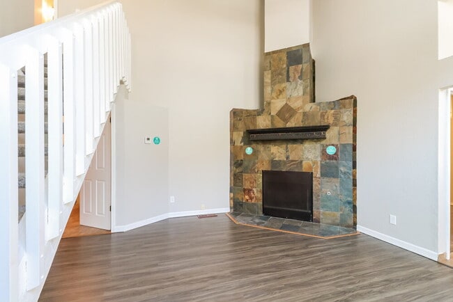Foto del edificio - 503 Clover Rd