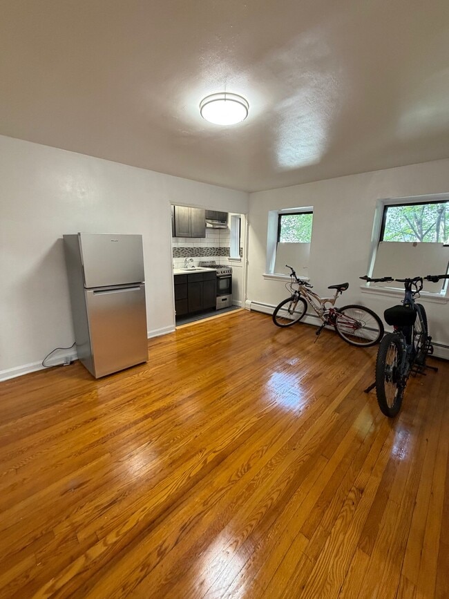 Building Photo - 463 Highland Ave