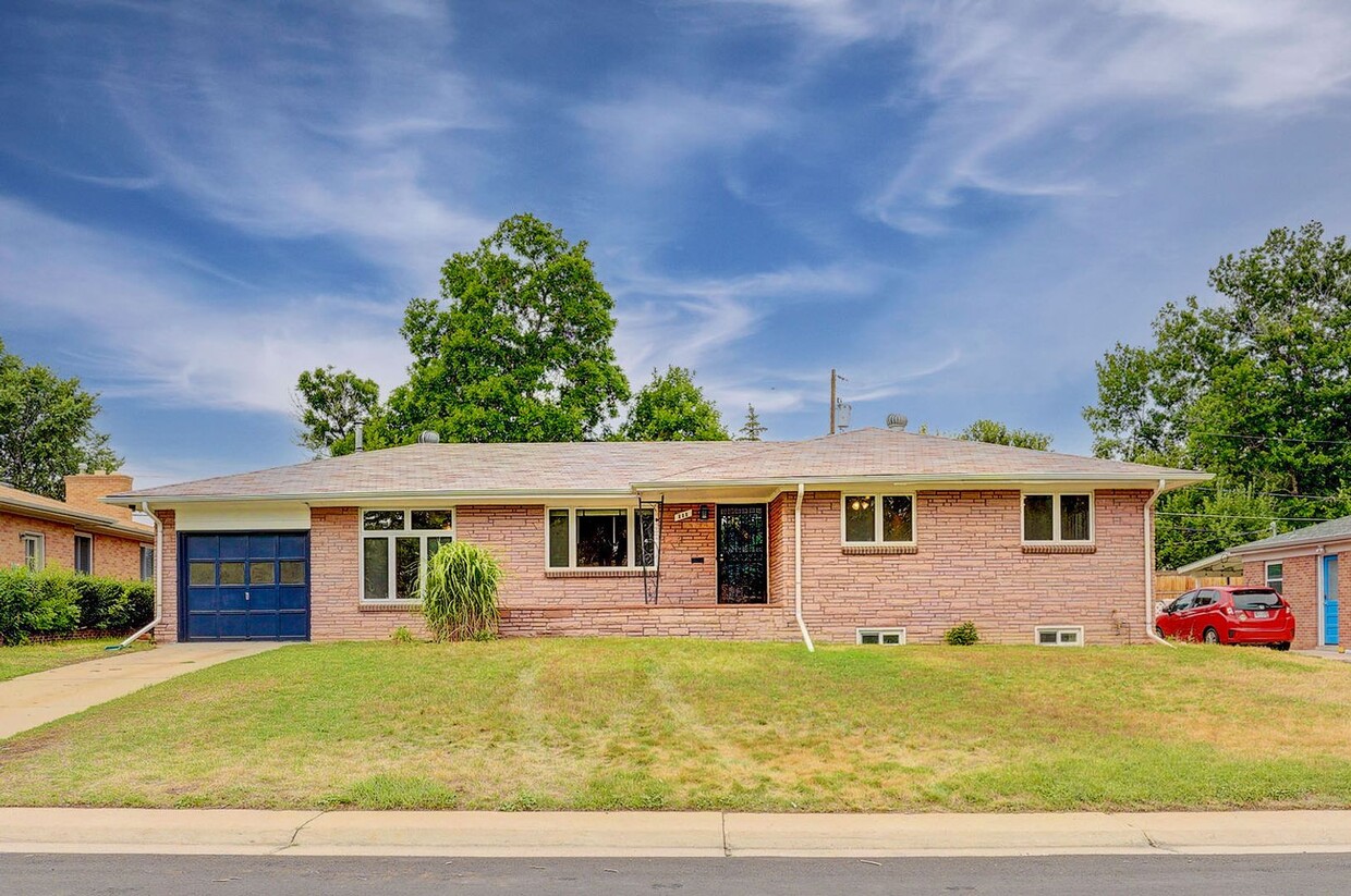 Foto principal - 4 bedroom, 3 bath home in Broomfield